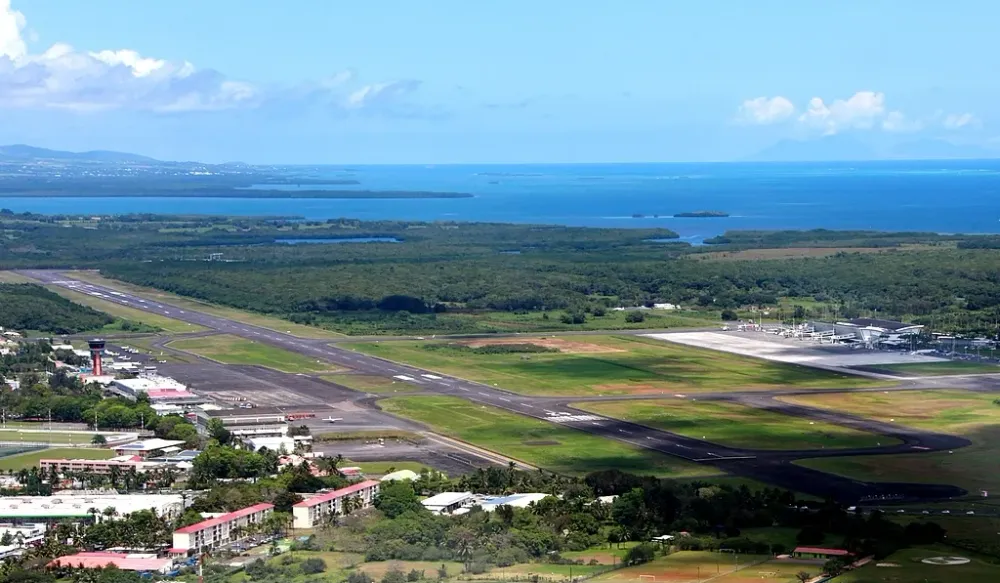 Aéroport Pointe-à-Pitre Les Abymes : arrivée et transferts