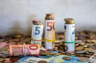 Argent en Guadeloupe : carte, espèces et frais bancaires