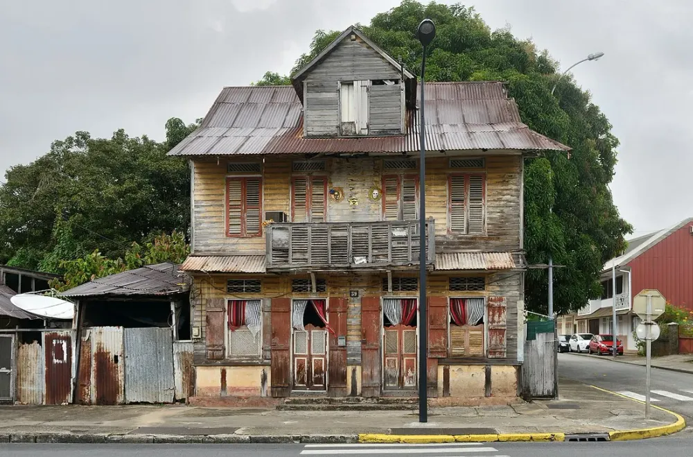 Assurance meublé de tourisme en Guyane : risques climatiques