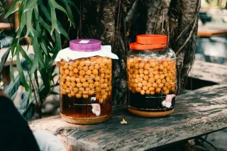Organiser un atelier rhum arrangé pour ses locataires : cadre légal