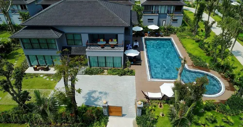 Baduel en famille ou en groupe : maison, piscine et commerces à 300 m
