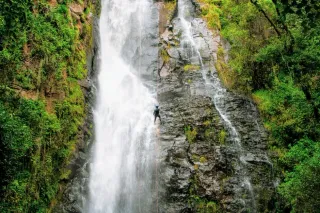 Canyoning à Basse-Terre : descentes encadrées dans les rivières