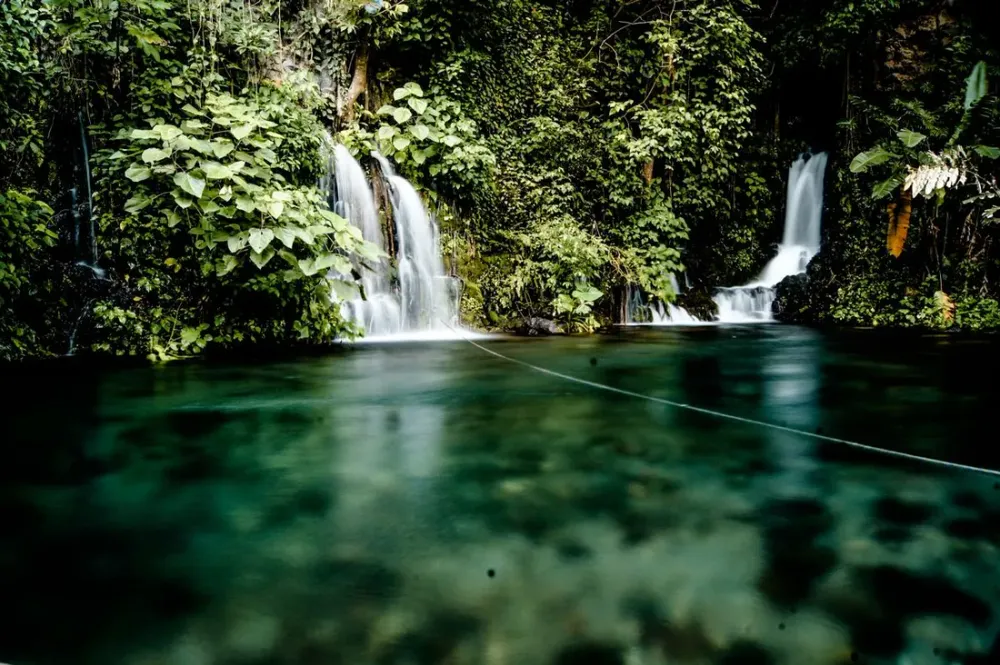 Cascade de Fourgassie à Roura : le spot de baignade nature préféré des Cayennais