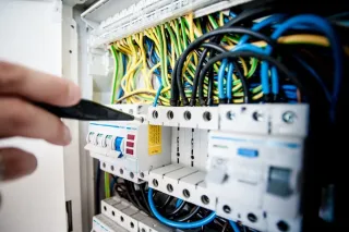 Eau, electricite, internet : maitriser les charges d'un meuble en Guadeloupe