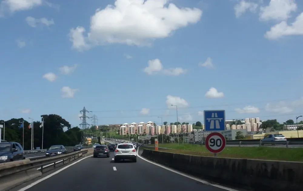Conduire en Martinique : routes, embouteillages et stationnement