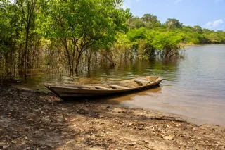 Journée en pirogue sur la Comté : crique Gabrielle, village Favard et cascades Fourgassié