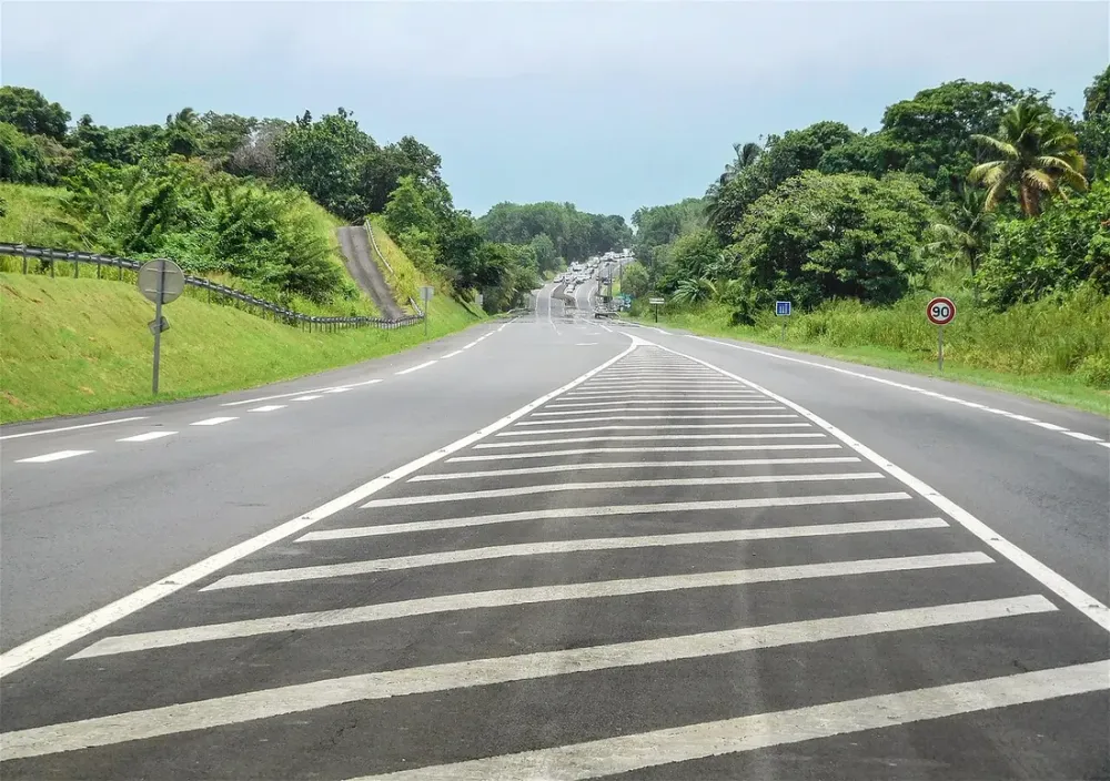 Faut-il une voiture en Guadeloupe ? Alternatives transport