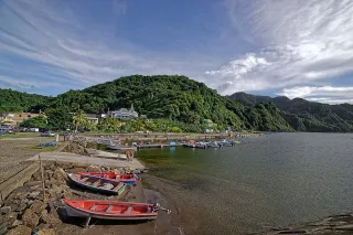 大河镇（Grand-Rivière）：岛屿尽头、黑卵石海滩与通往勒普雷舍的徒步