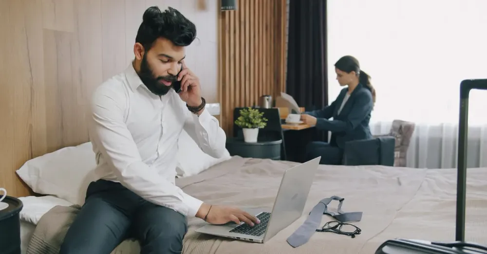 Long assignments with weekends on site: where to stay