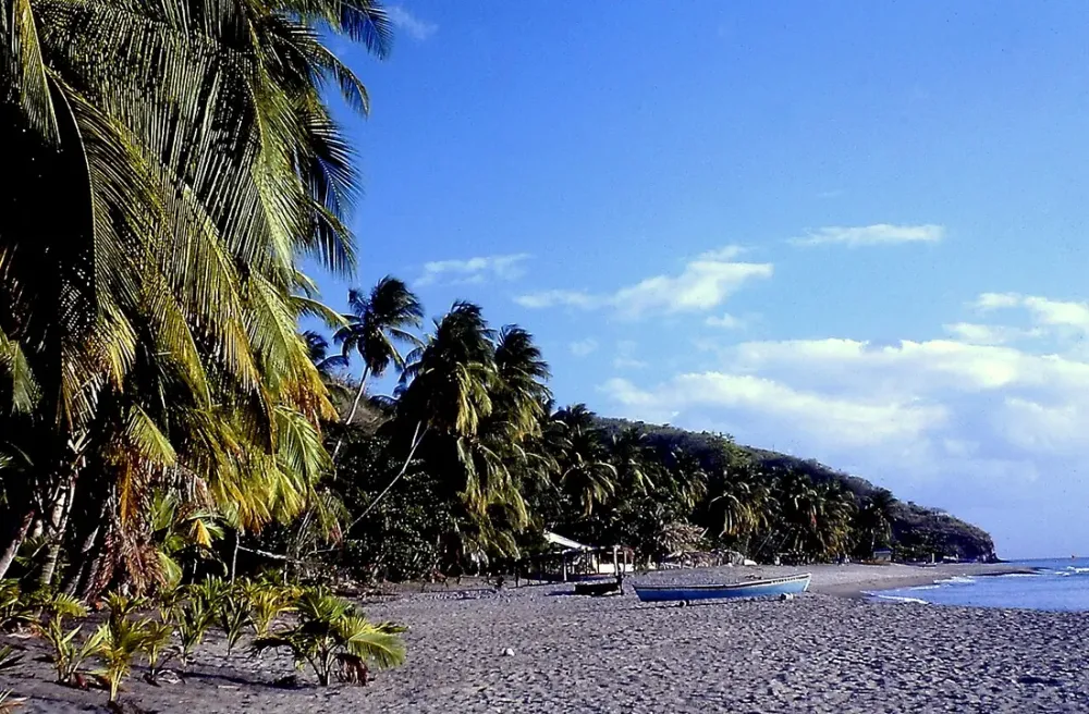 Le Carbet en Martinique : sable noir, mémoire de Gauguin et anse Latouche