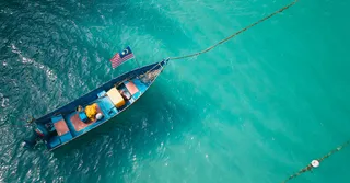 Alugar um barco sem habilitação em Guadalupe: guia das bases de Sainte-Anne e Saint-François para explorar os ilhéus