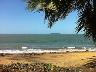 Location saisonnière à Rémire-Montjoly : pieds dans le sable, côte nature
