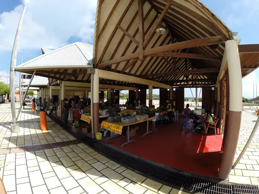 Manger local en Martinique sans se ruiner : budget repas