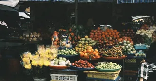 Mercado de Basse-Terre: reconhecer e cozinhar as frutas-país e as raízes de Guadalupe