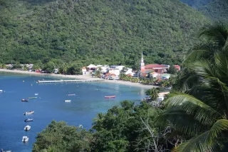 Micro-BIC ou réel : quel régime fiscal pour un meublé en Martinique