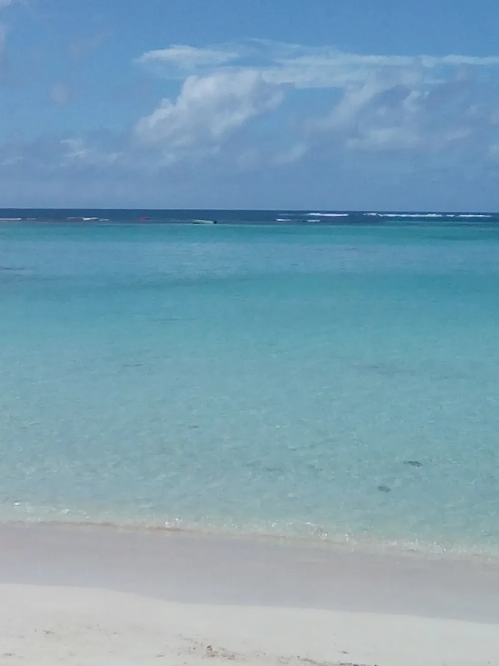 Plage de Bois Jolan Sainte-Anne : lagon peu profond pour enfants