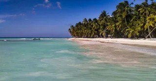 Souffleur Beach in Port-Louis: the authentic spirit of Grande-Terre