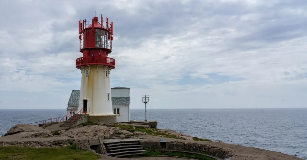 Pointe des Châteaux Hike: Lighthouse Trail and Panorama