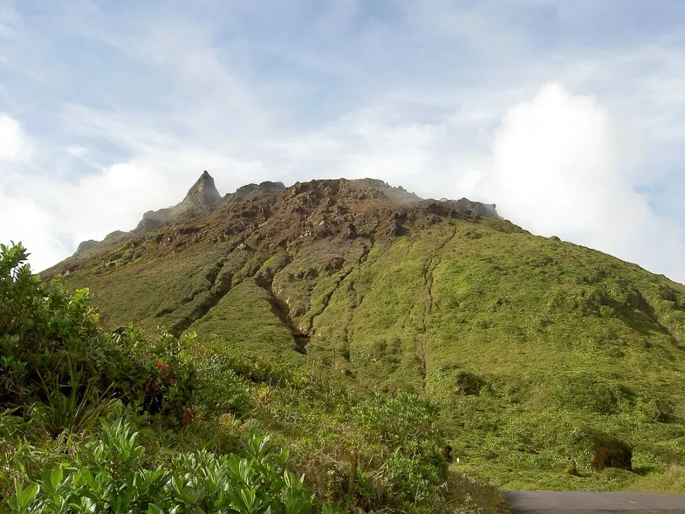 Randonnée de la Soufrière en Guadeloupe : itinéraire, brume, équipement et sécurité