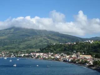 Saint-Pierre, la ville martyre de la Montagne Pelée : guide d'un parcours mémoriel