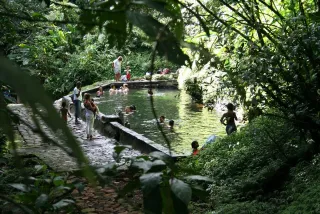 Sources chaudes de Guadeloupe : la carte locale des bains sauvages gratuits