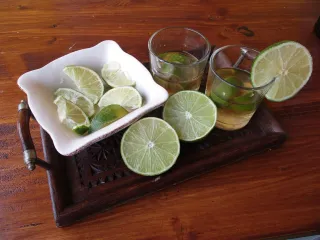 Ti-punch en Guadeloupe : la règle locale pour doser comme un vrai Guadeloupéen