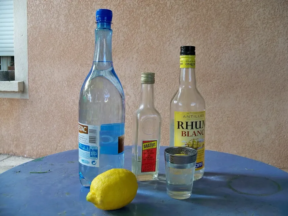 Le ti-punch guyanais : quand le rhum rencontre maracuja, comou et plantes d'Amazonie