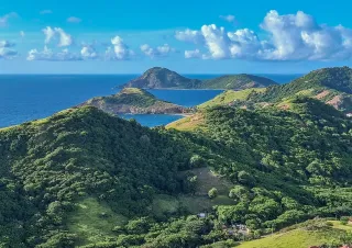 Trace des Contrebandiers Saintes : rando crêtes et anses cachées