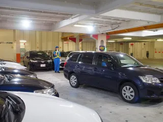 Expédier sa voiture ou acheter sur place ?