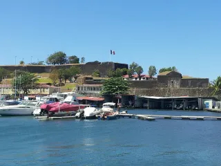 Visiter Fort-de-France à pied : Schoelcher, fort Saint-Louis et la Savane
