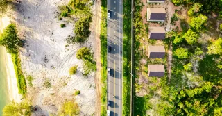 Coche en Guayana Francesa: ¿comprar o alquilar al llegar?