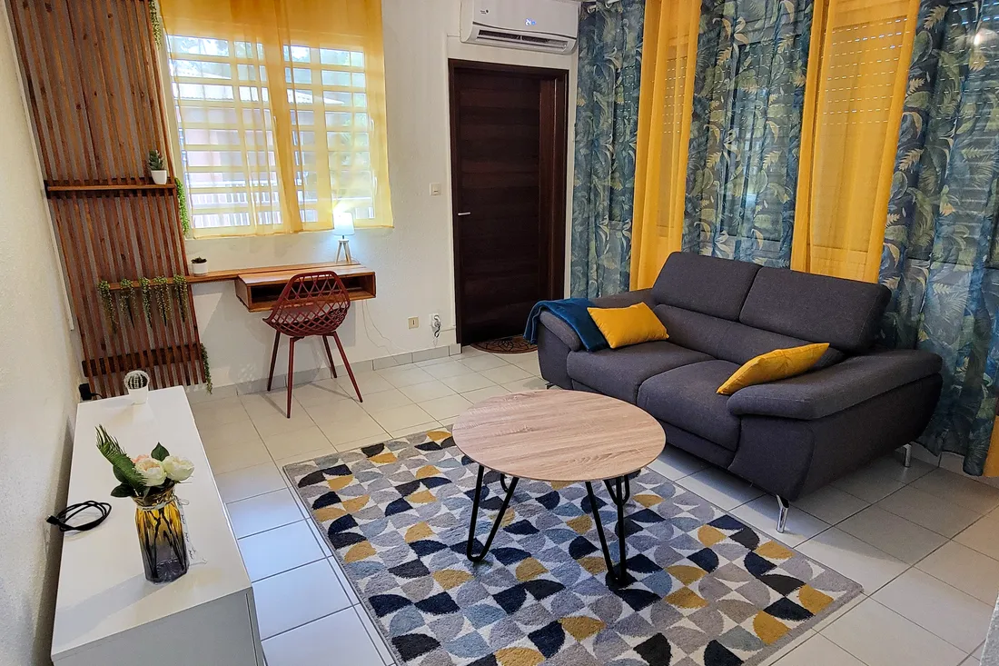 Séjour d’un appartement de la résidence Cayenne Chic à Cayenne